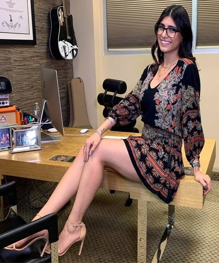 Mia Khalifa Age Height Biography Wiki Net Worth Boyfriend Buzzrush