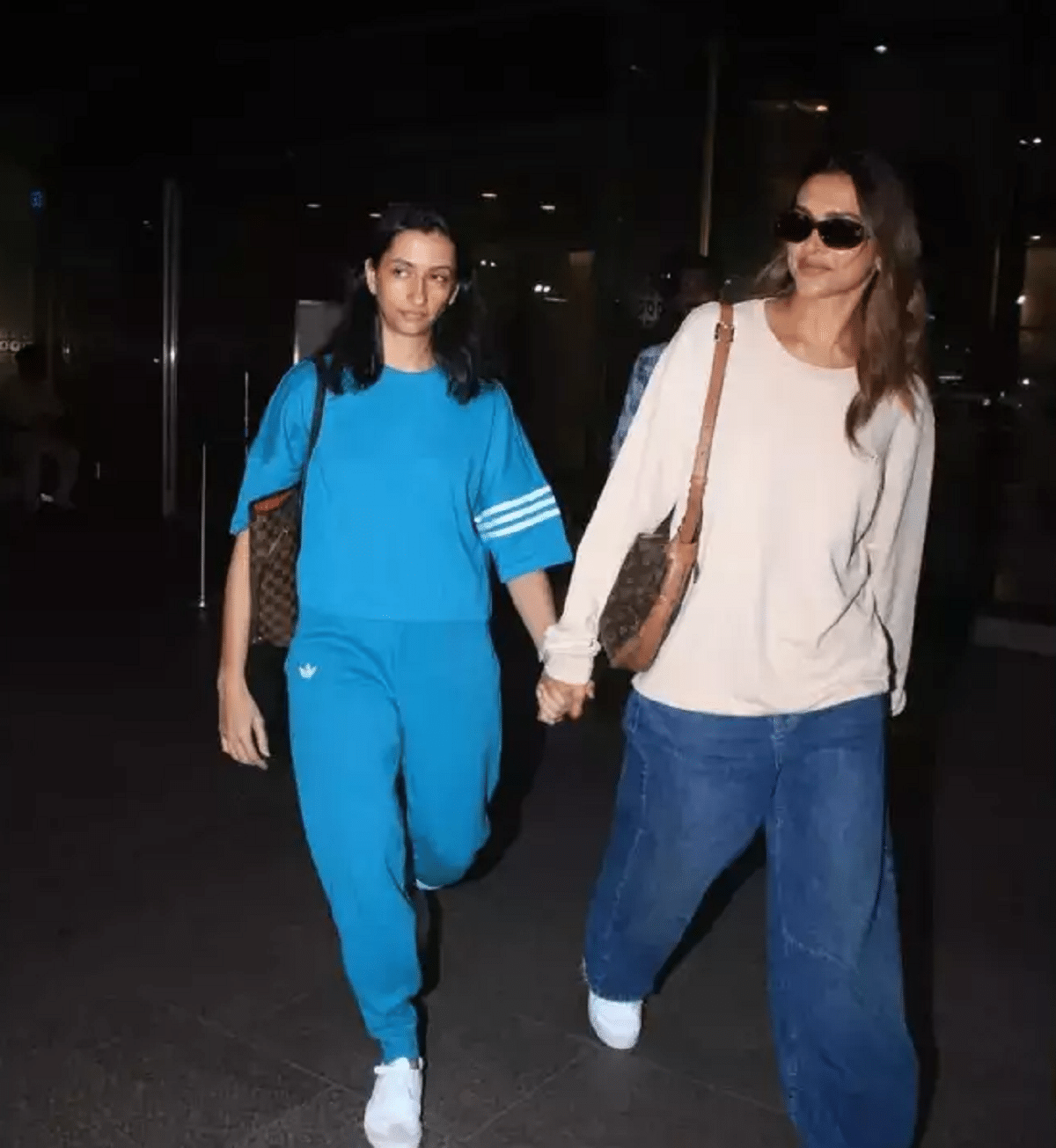 Deepika Padukone guides sister Anisha Padukone to walk her way