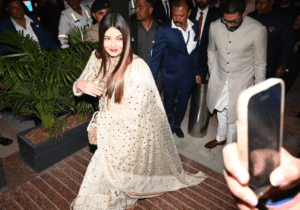 Aishwarya Rai Bachchan And Abhishek Bachchan Papped